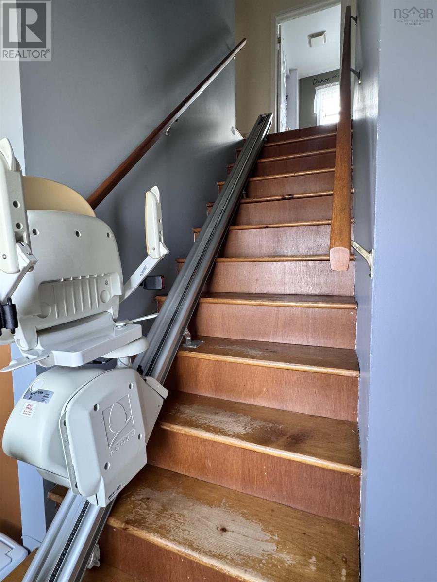 25 Roost Street, Glace Bay, Nova Scotia  B1A 5K1 - Photo 10 - 202520303