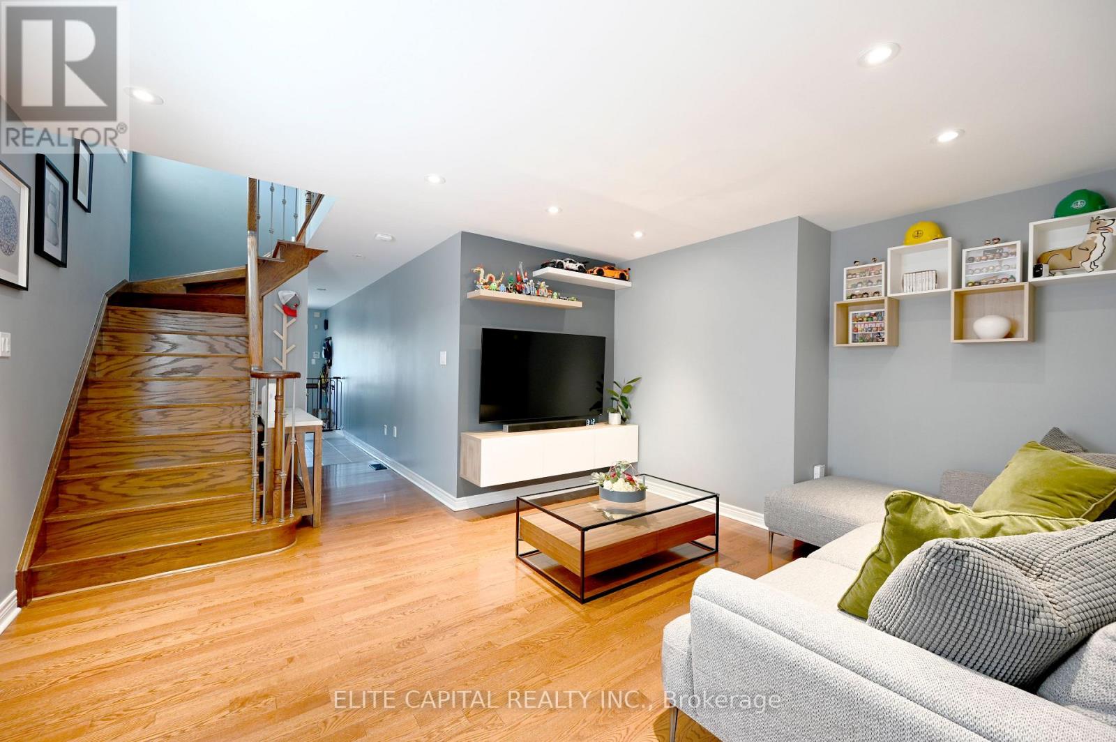 Property at 41 BRAHM COURT image 4