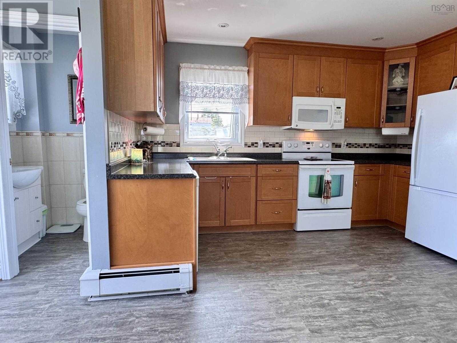 25 Roost Street, Glace Bay, Nova Scotia  B1A 5K1 - Photo 3 - 202520303
