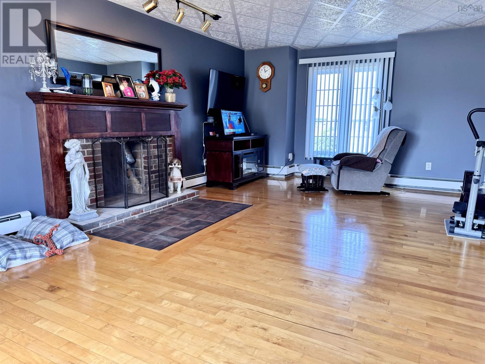 25 Roost Street, Glace Bay, Nova Scotia  B1A 5K1 - Photo 9 - 202520303