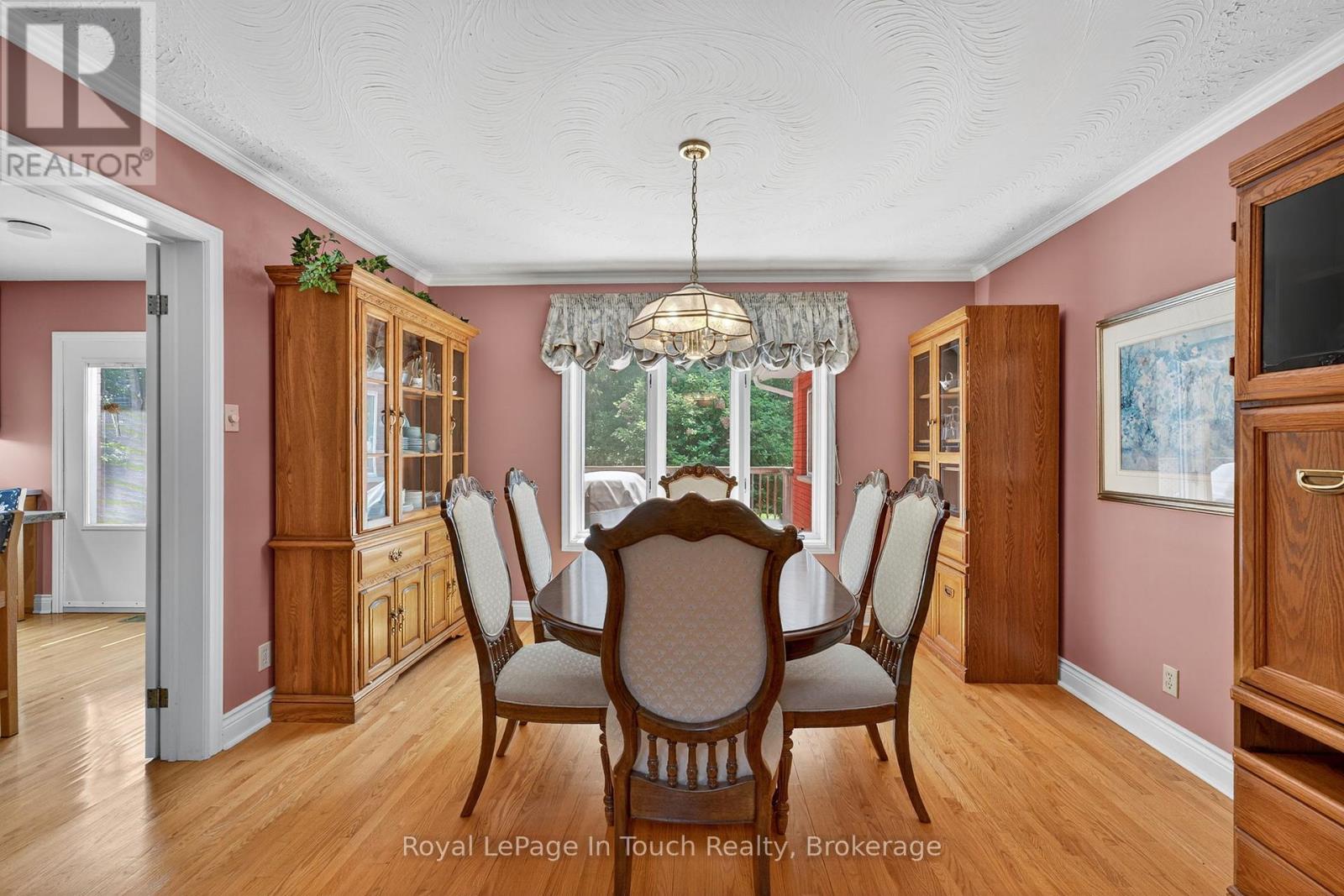 56 Robert Street E, Penetanguishene, Ontario  L9M 1K7 - Photo 11 - S12338722