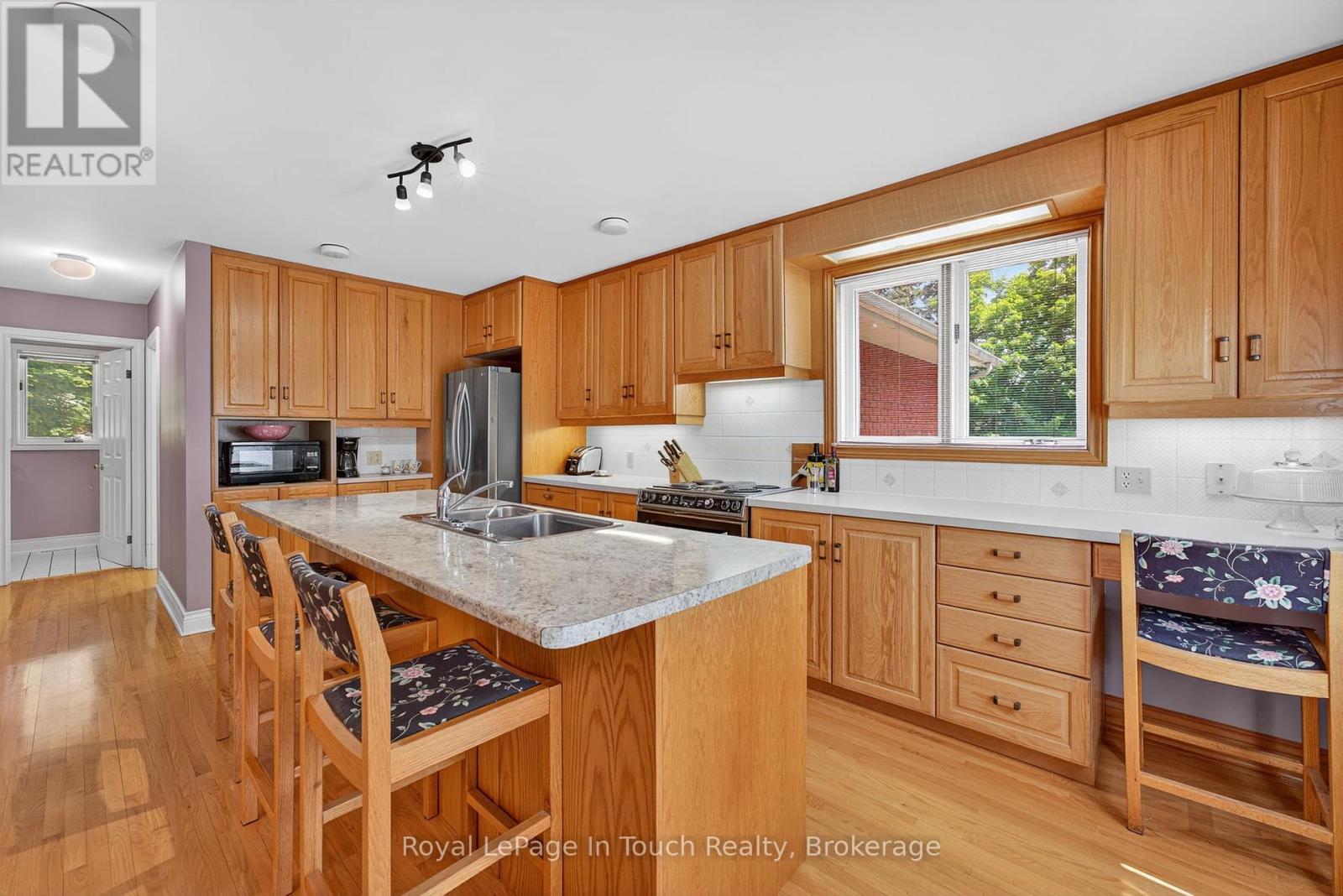 56 Robert Street E, Penetanguishene, Ontario  L9M 1K7 - Photo 14 - S12338722