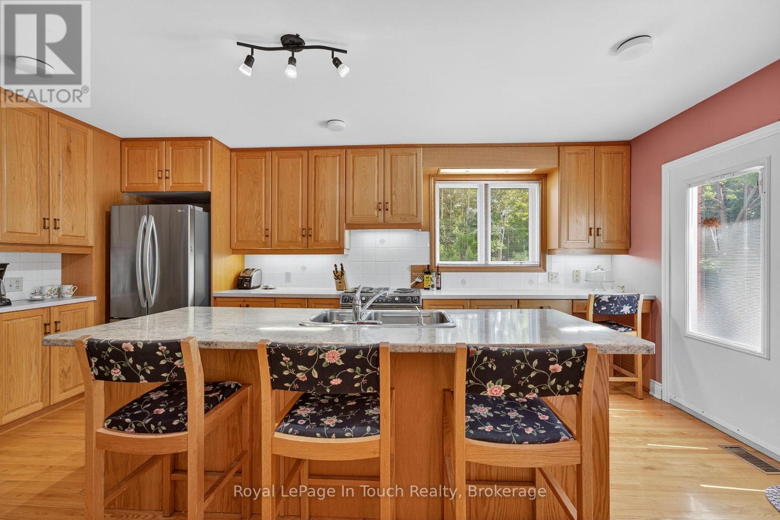 56 Robert Street E, Penetanguishene, Ontario  L9M 1K7 - Photo 15 - S12338722