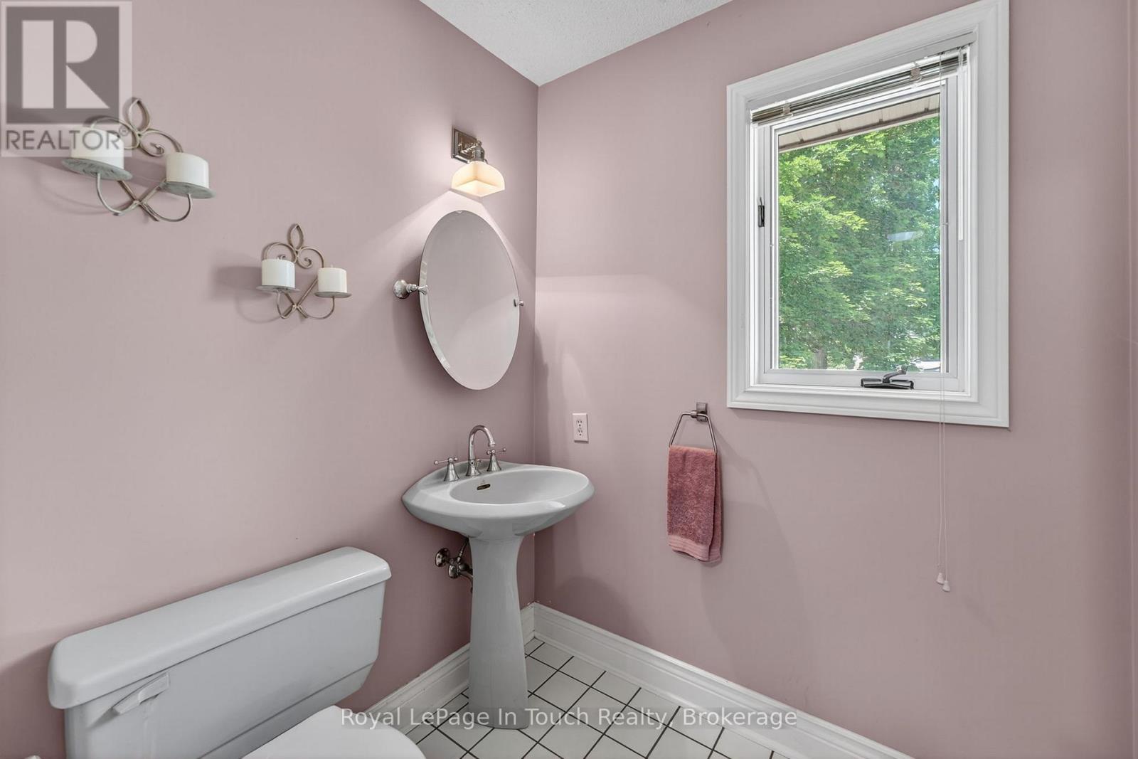 56 Robert Street E, Penetanguishene, Ontario  L9M 1K7 - Photo 16 - S12338722
