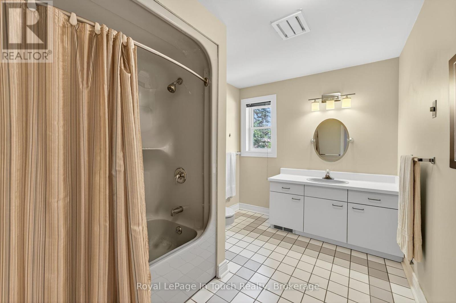56 Robert Street E, Penetanguishene, Ontario  L9M 1K7 - Photo 22 - S12338722