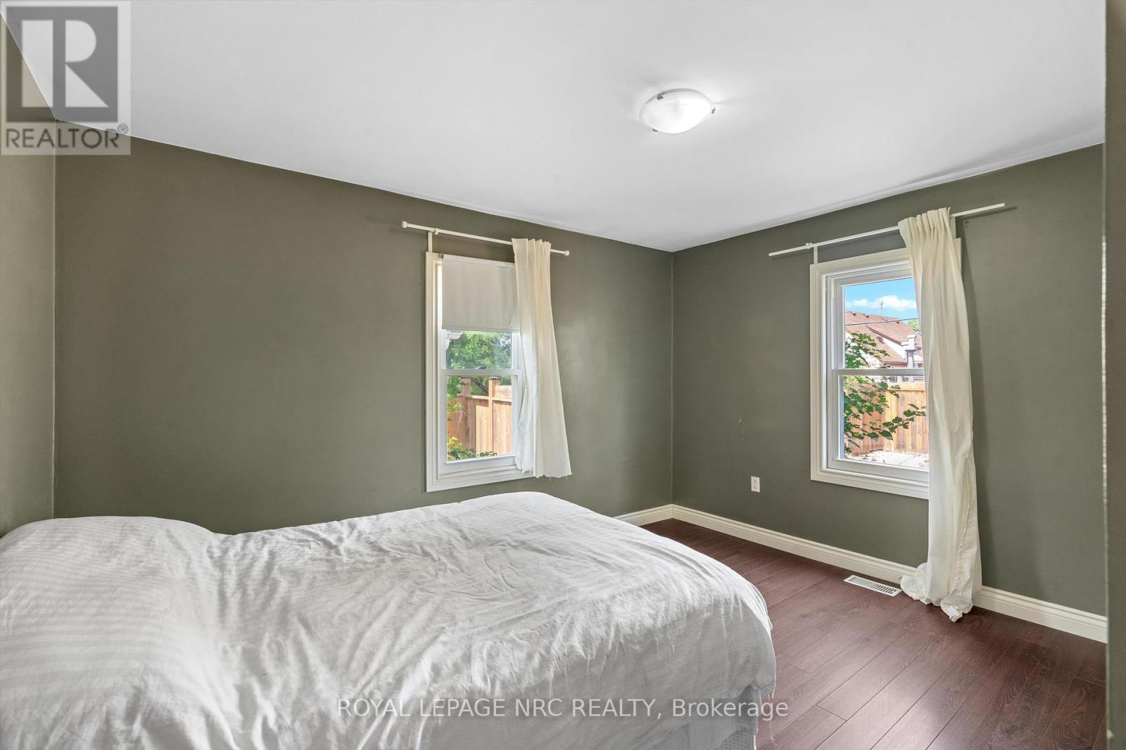 19 Seymour Avenue, St. Catharines, Ontario  L2P 1A3 - Photo 12 - X12338248