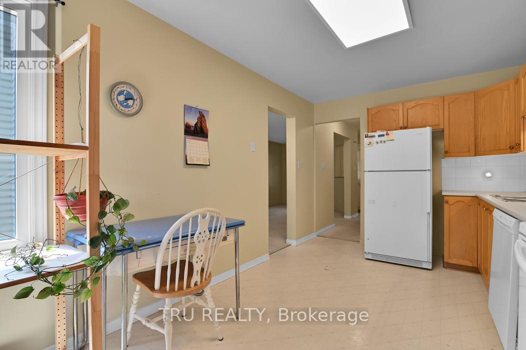 40 Baton Court, Ottawa, Ontario  K2L 4C8 - Photo 18 - X12338231