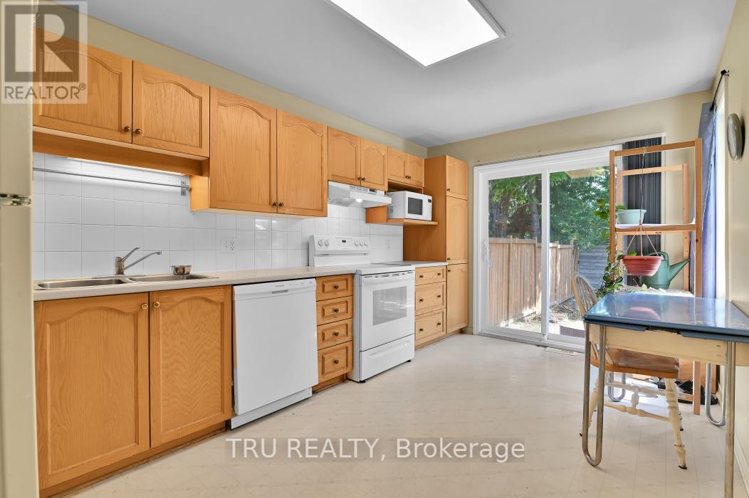 40 Baton Court, Ottawa, Ontario  K2L 4C8 - Photo 16 - X12338231
