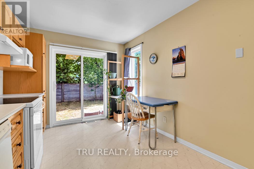 40 Baton Court, Ottawa, Ontario  K2L 4C8 - Photo 17 - X12338231