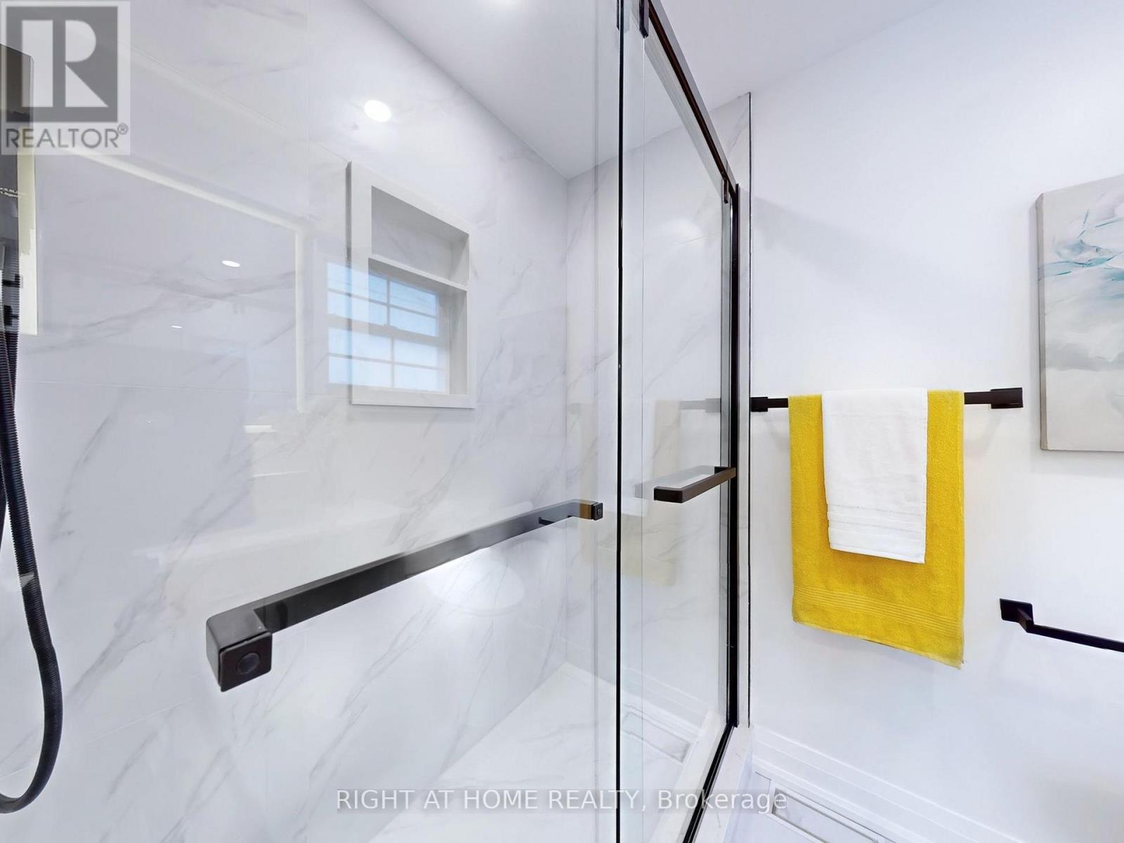 94 Reginald Crescent, Markham (Markham Village), Ontario  L3P 3T9 - Photo 6 - N12338721