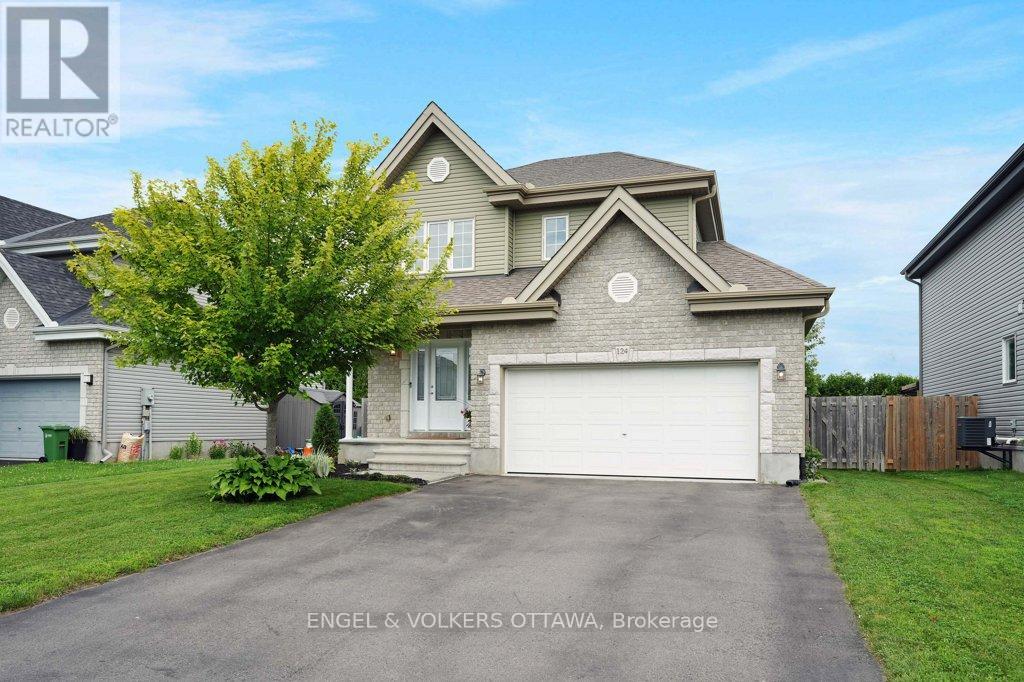 Property at 124 ABBEY CRESCENT image 1