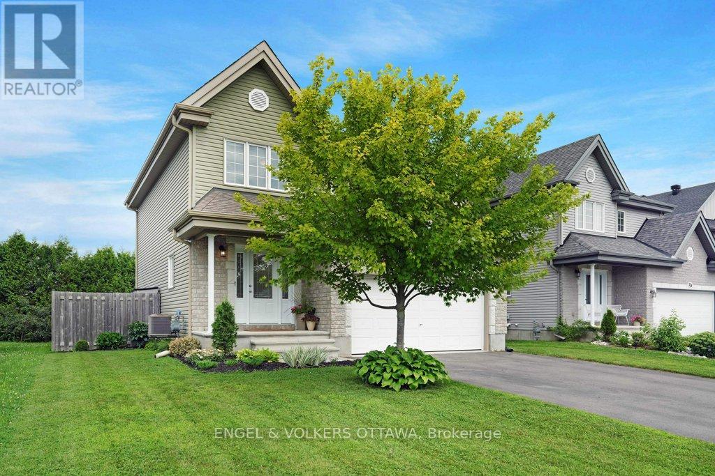 Property at 124 ABBEY CRESCENT image 2