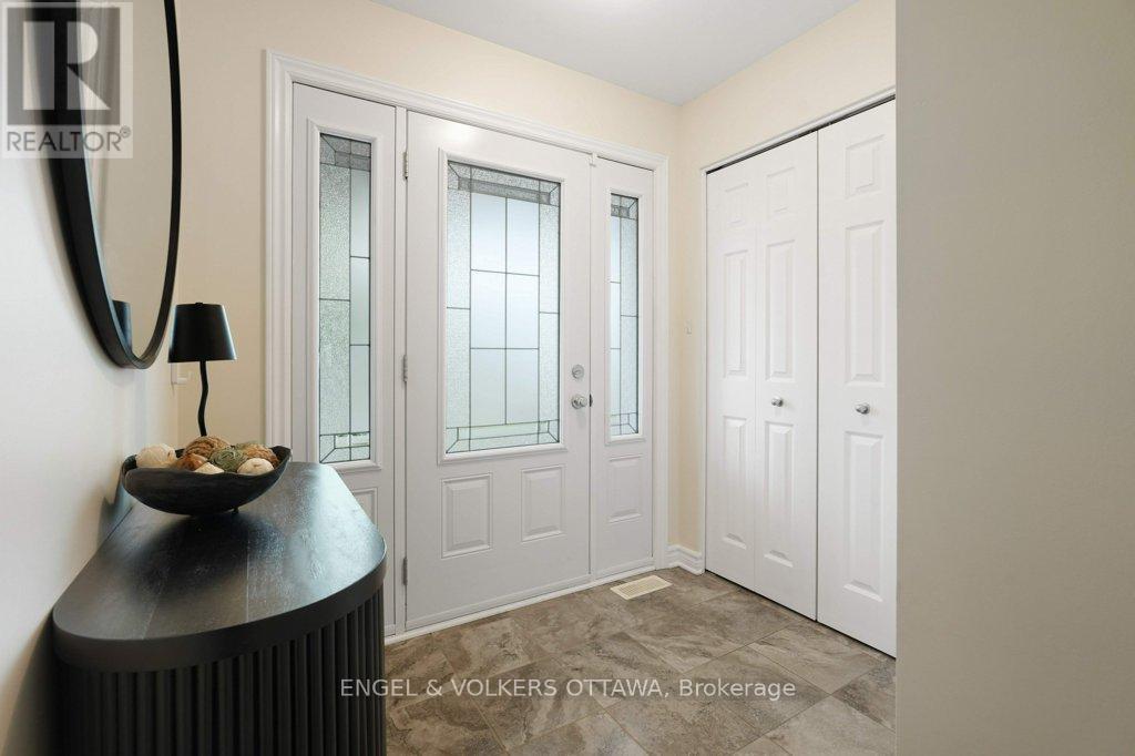 Property at 124 ABBEY CRESCENT image 4