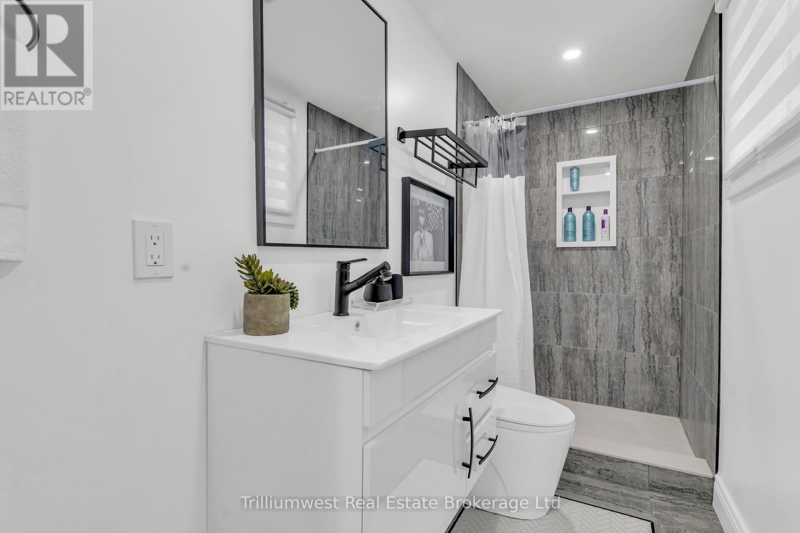 445 Moore Street, Cambridge, Ontario  N3H 3B1 - Photo 6 - X12338760