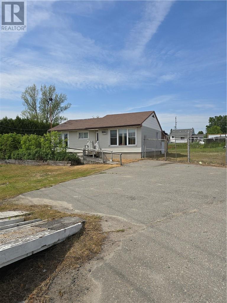750 Centre Street, Espanola, Ontario  P5E 1J2 - Photo 2 - 2124100