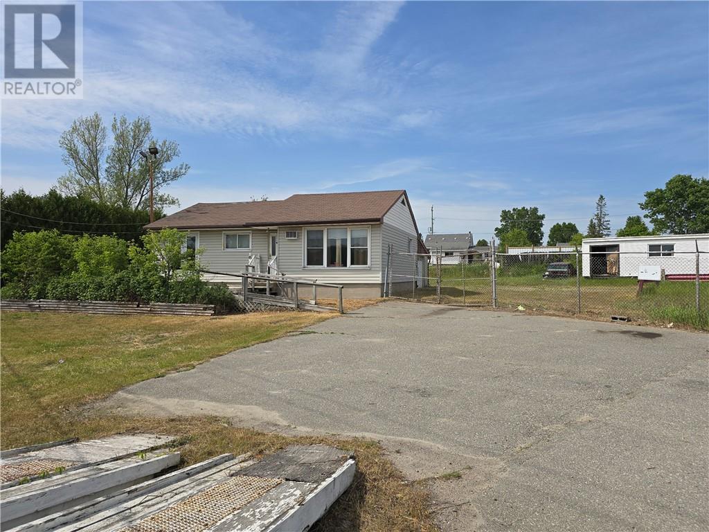 750 Centre Street, Espanola, Ontario  P5E 1J2 - Photo 3 - 2124100