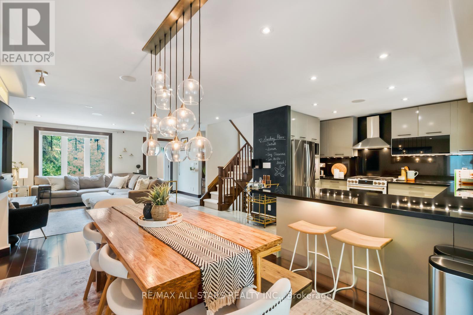 Property at 12 GLEN DAVIS CRESCENT image 1