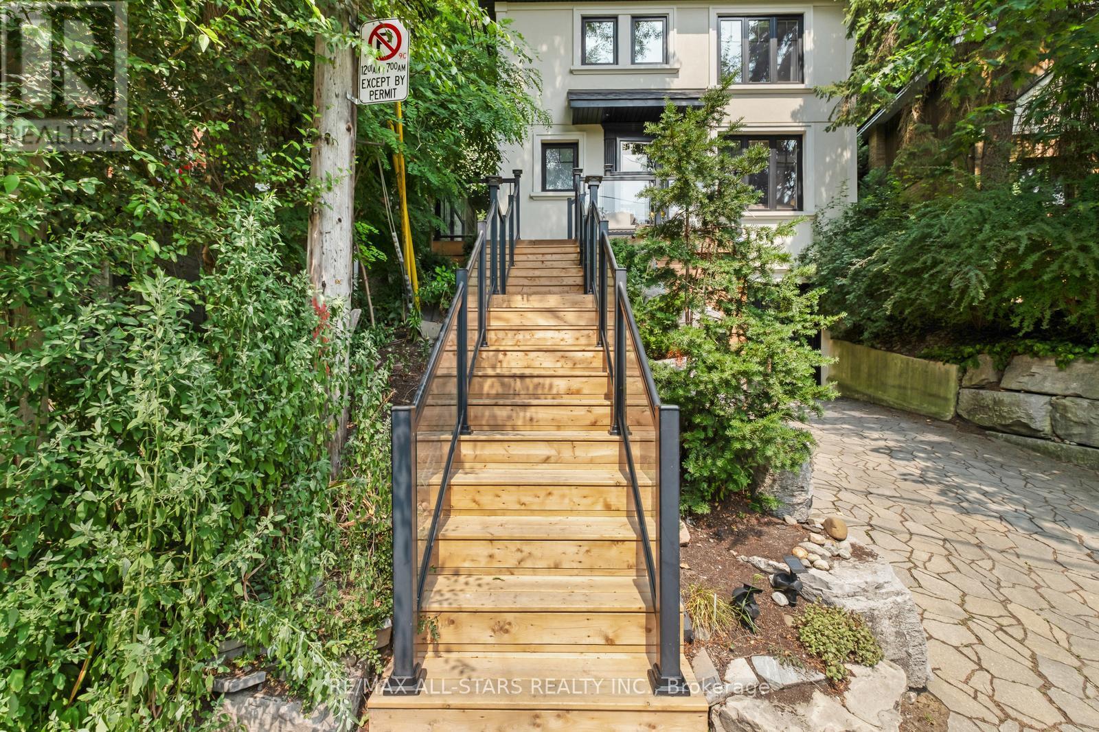 Property at 12 GLEN DAVIS CRESCENT image 3