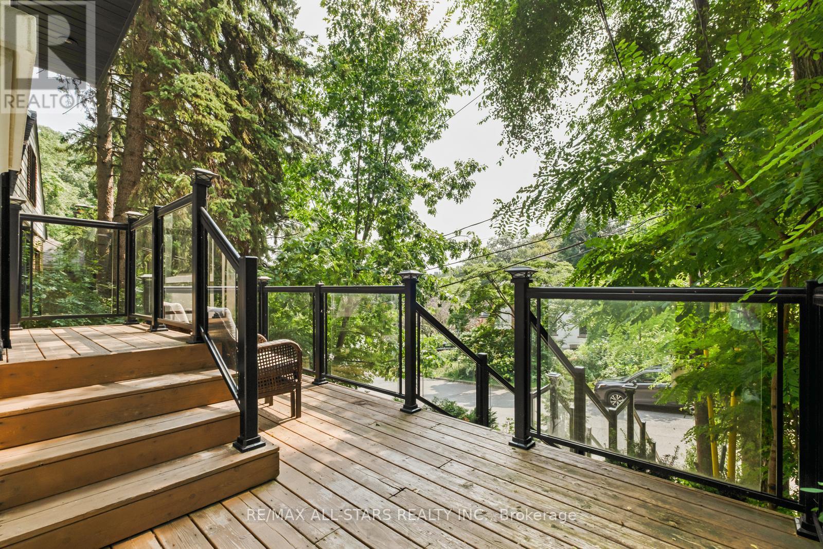 Property at 12 GLEN DAVIS CRESCENT image 4