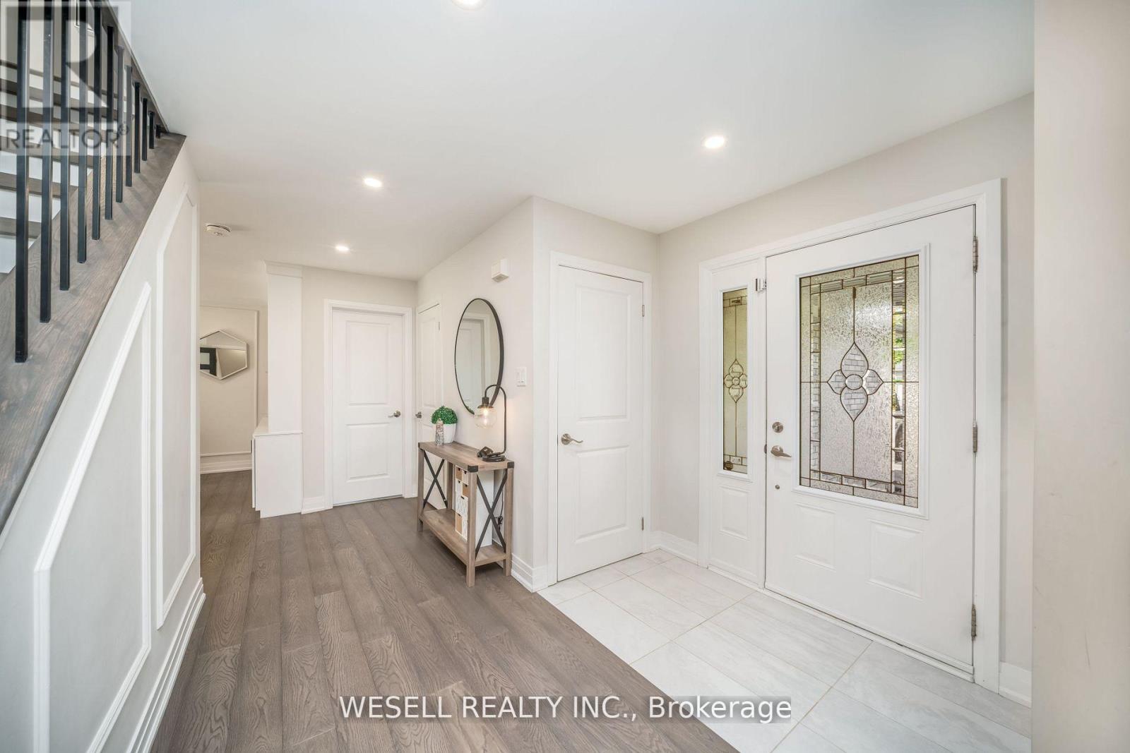 1879 Ashwood Avenue, Innisfil, Ontario  L9S 1W1 - Photo 4 - N12338794