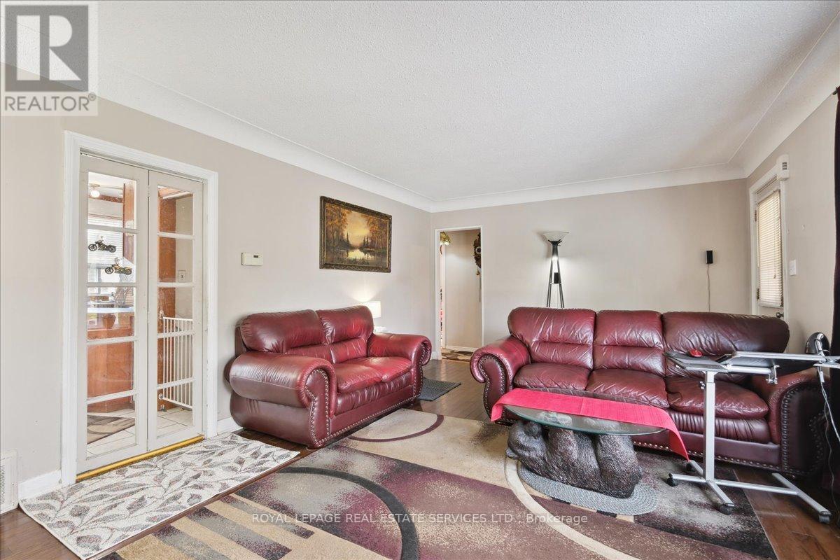 14 Germorda Drive, Oakville (Cp College Park), Ontario  L6H 1A8 - Photo 10 - W12338774