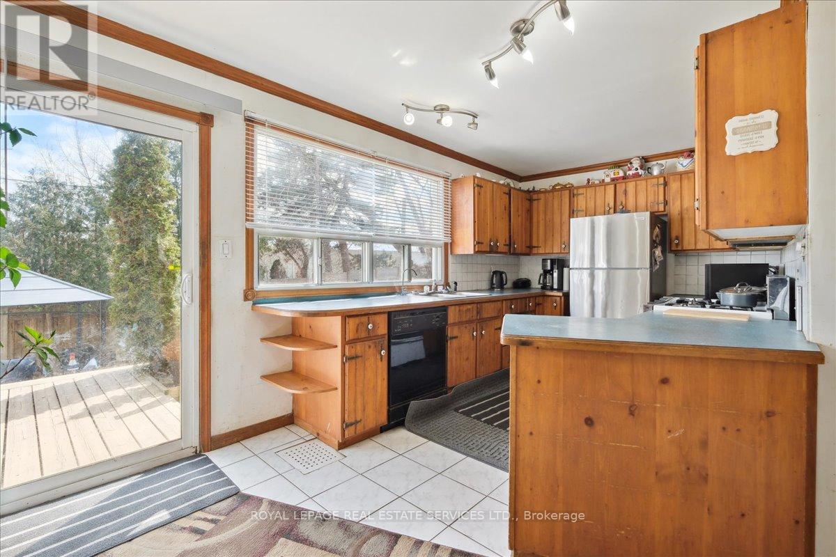 14 Germorda Drive, Oakville (Cp College Park), Ontario  L6H 1A8 - Photo 14 - W12338774
