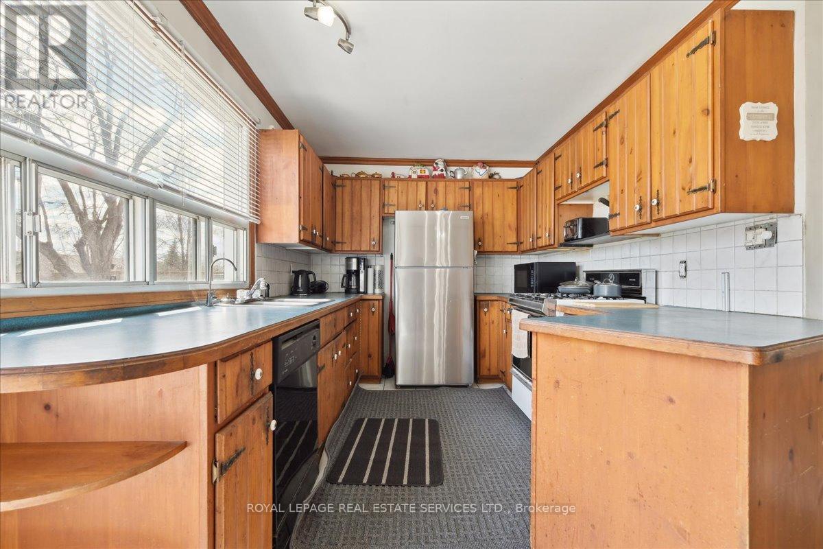14 Germorda Drive, Oakville (Cp College Park), Ontario  L6H 1A8 - Photo 15 - W12338774