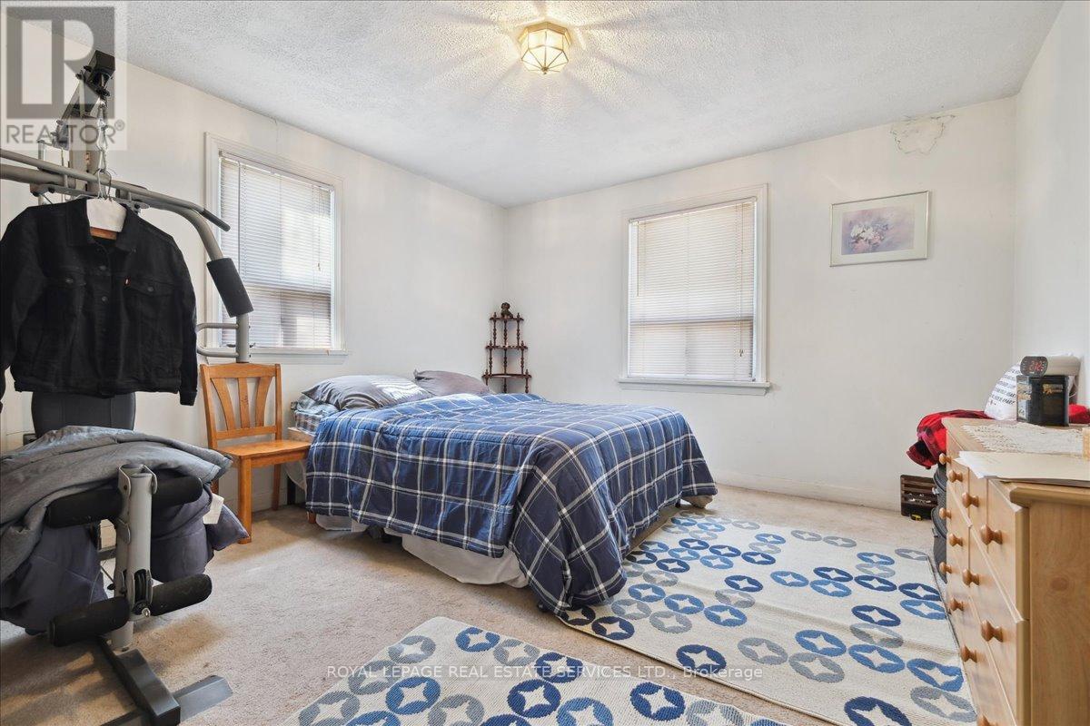 14 Germorda Drive, Oakville (Cp College Park), Ontario  L6H 1A8 - Photo 17 - W12338774