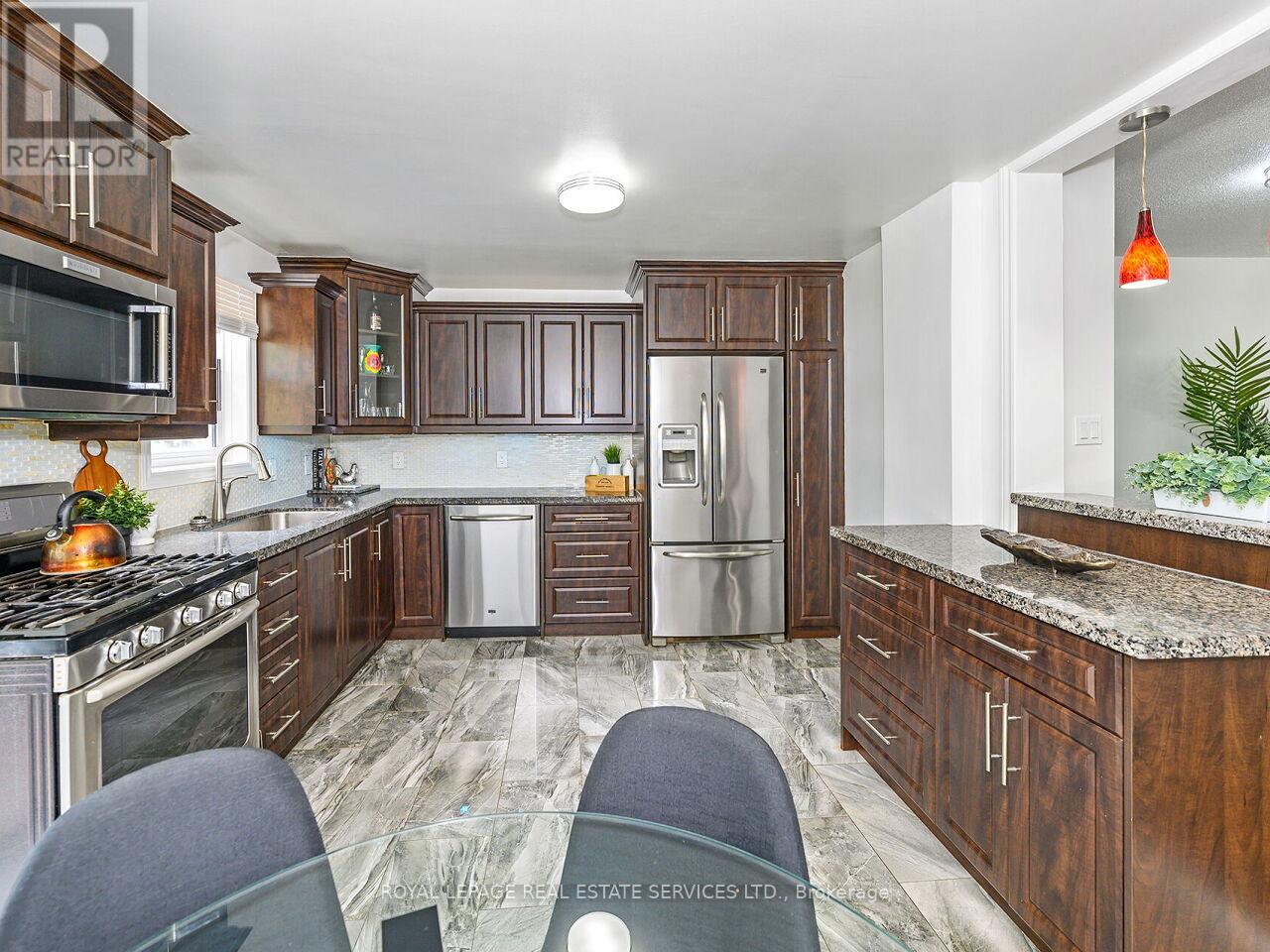 135 Bernice Crescent, Toronto, Ontario  M6N 1X3 - Photo 19 - W12338783