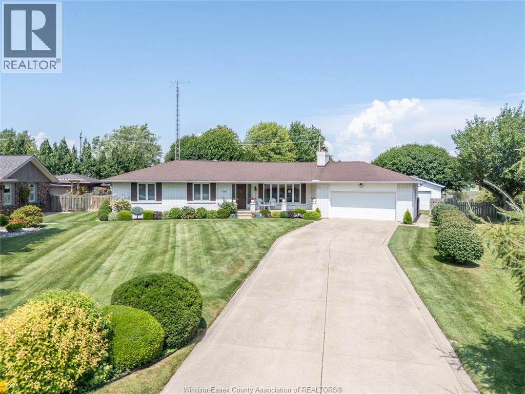 MLS# 25020409: 1526 Ravine Line, Kingsville, Canada