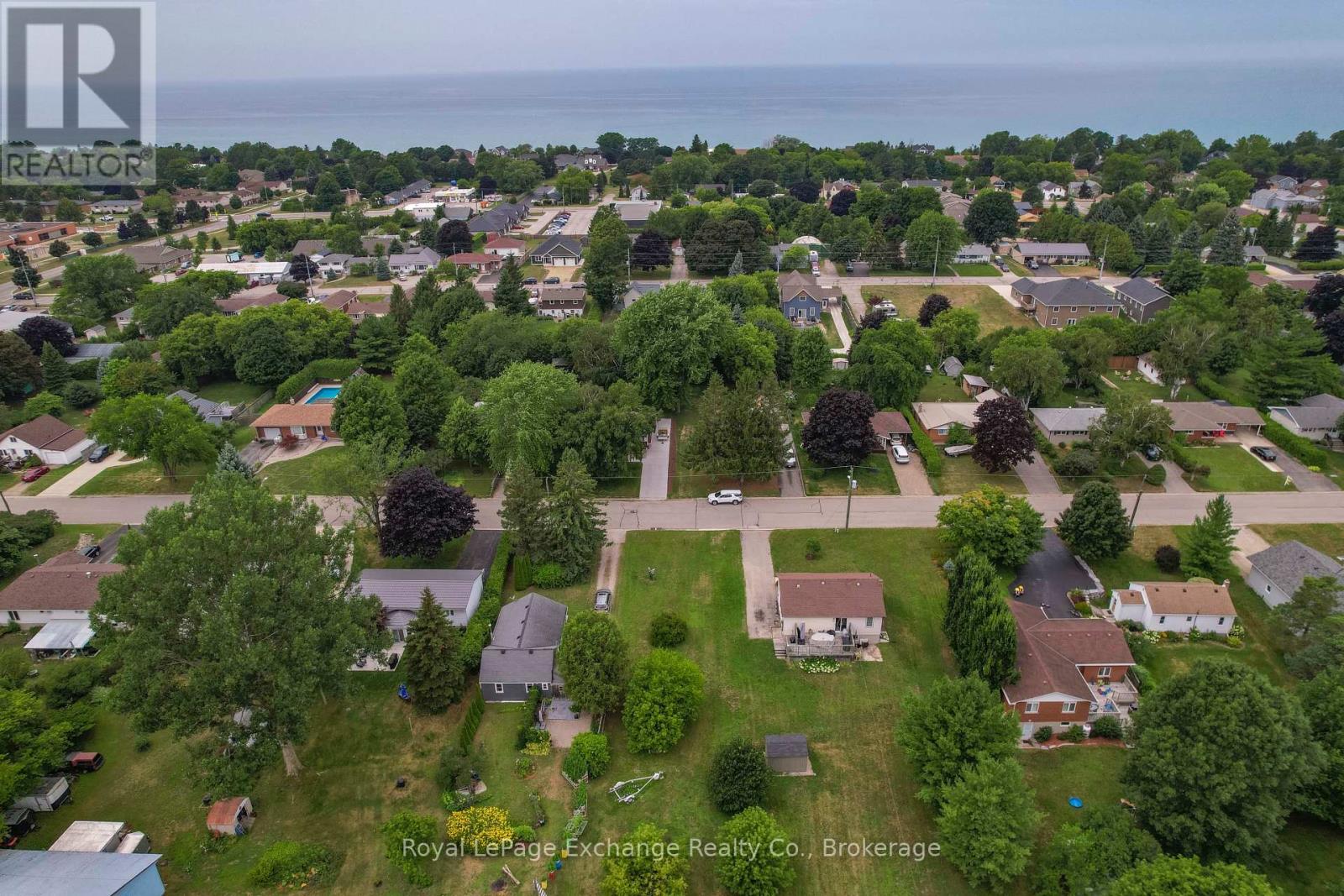 395 Elgin Street, Kincardine, Ontario  N2Z 2V7 - Photo 3 - X12146218