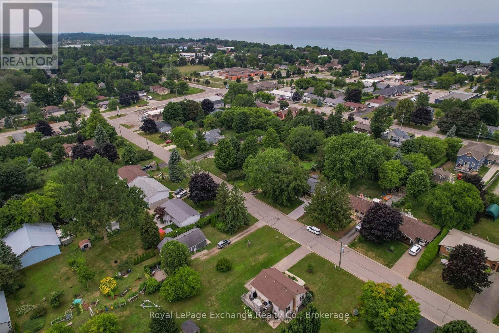 395 Elgin Street, Kincardine, Ontario  N2Z 2V7 - Photo 4 - X12146218