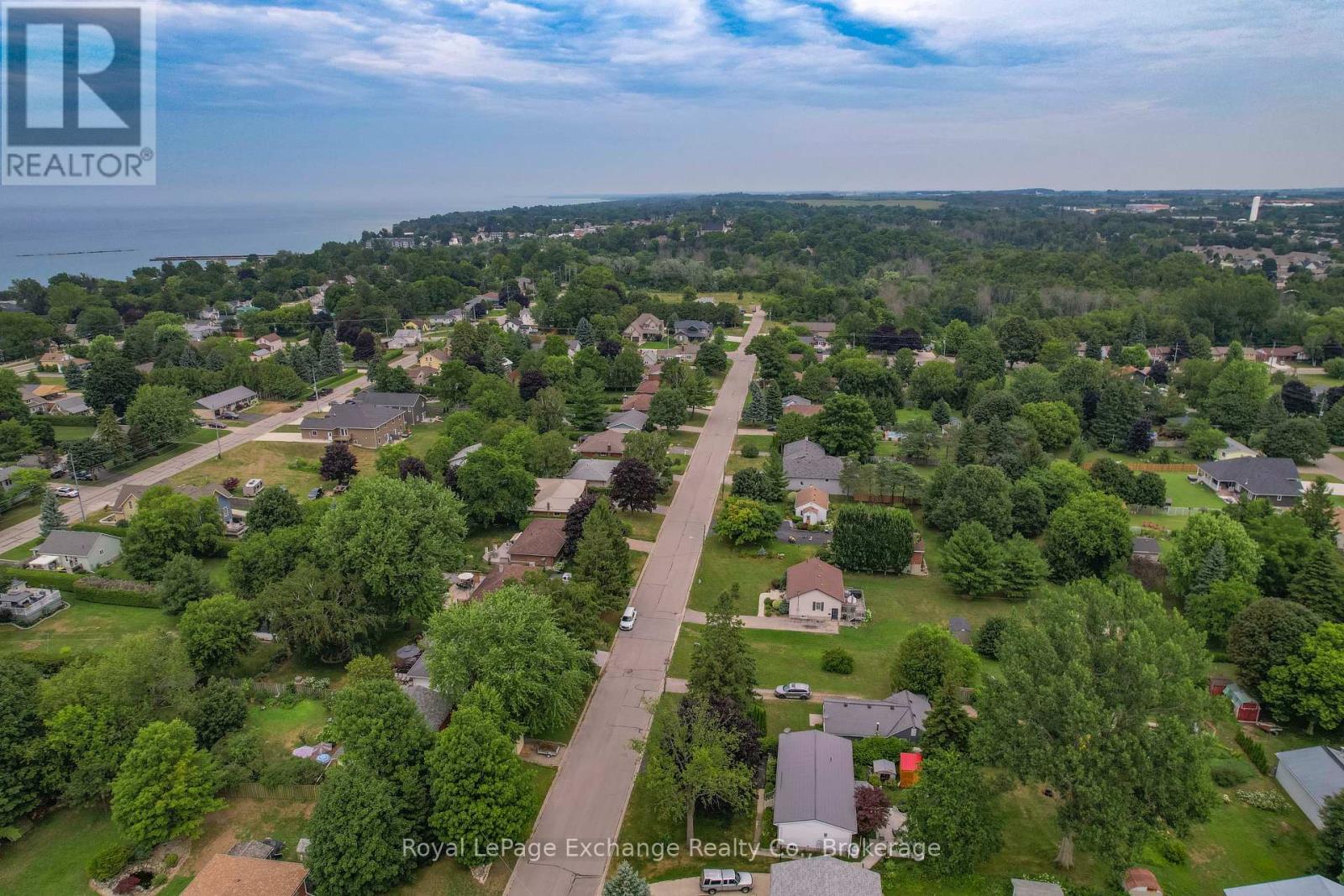 395 Elgin Street, Kincardine, Ontario  N2Z 2V7 - Photo 5 - X12146218