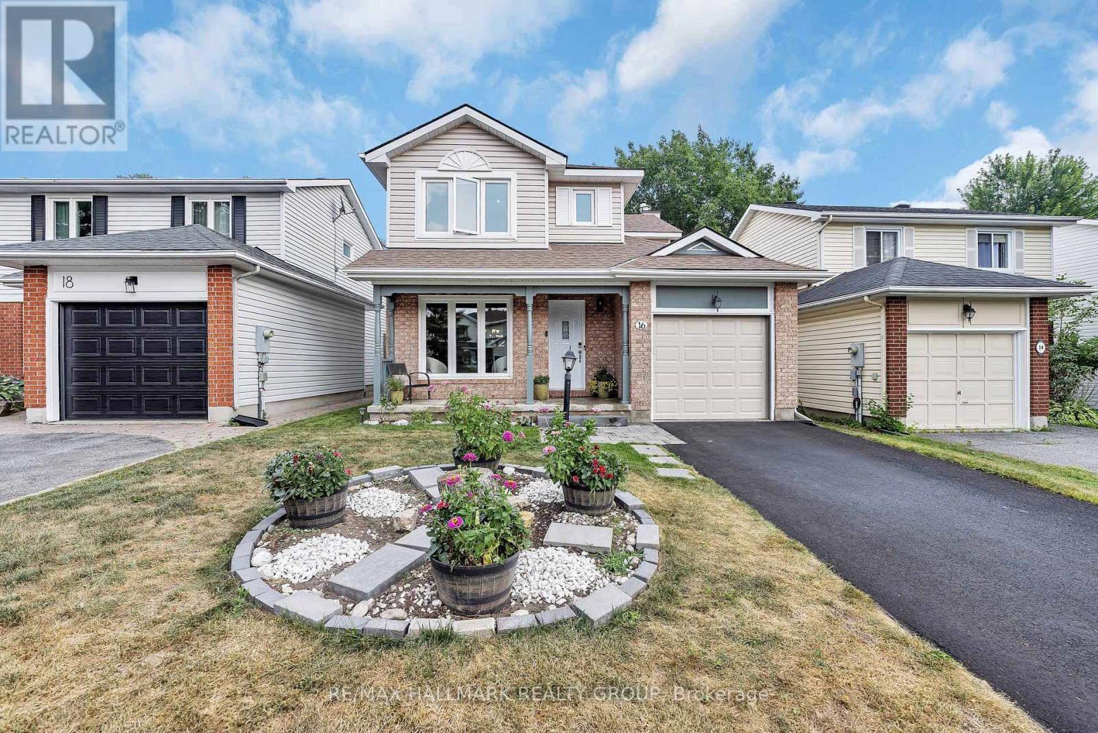 Property at 16 HAWLEY CRESCENT image 1