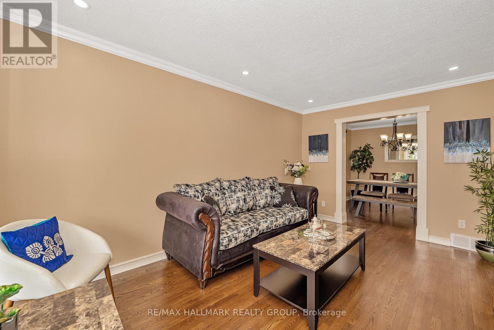 Property at 16 HAWLEY CRESCENT image 3