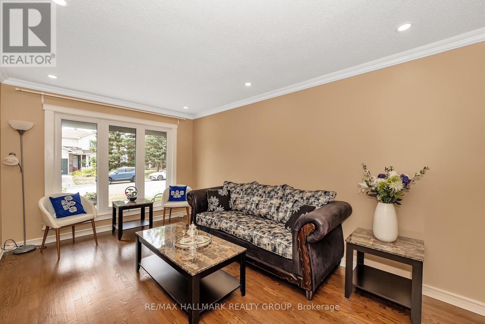 Property at 16 HAWLEY CRESCENT image 4