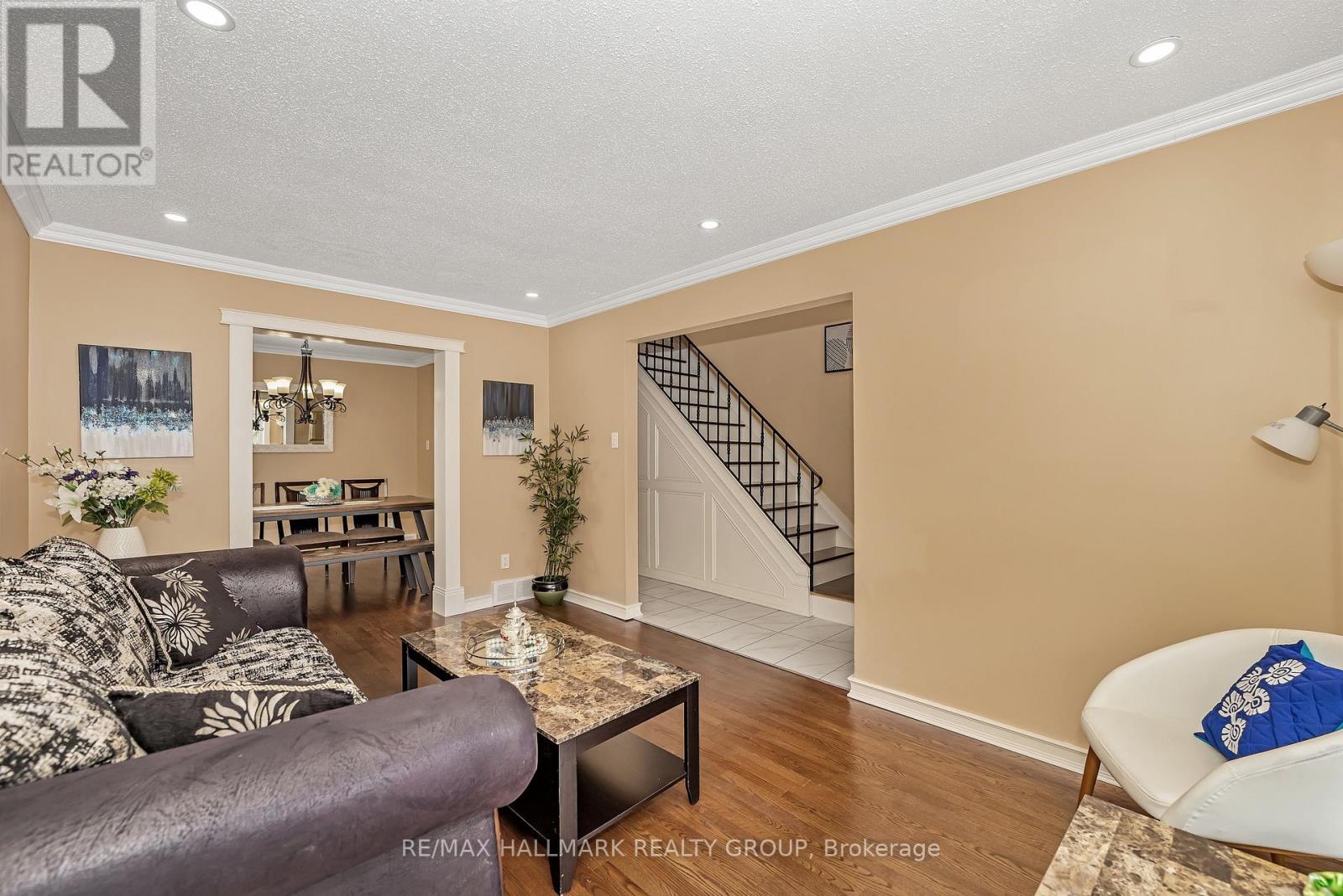 Property at 16 HAWLEY CRESCENT image 5
