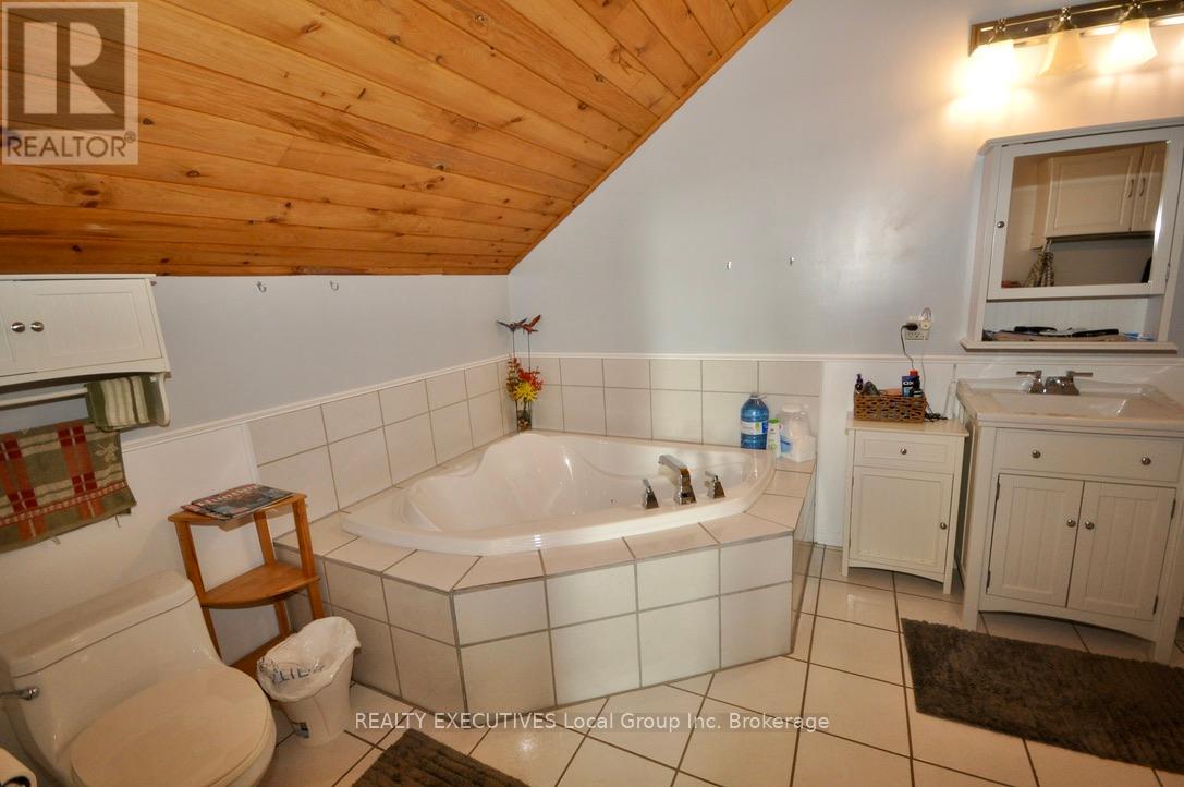 1893 Jocko Point Road, North Bay, Ontario P2B 8G5 - Photo 23 - X12338894