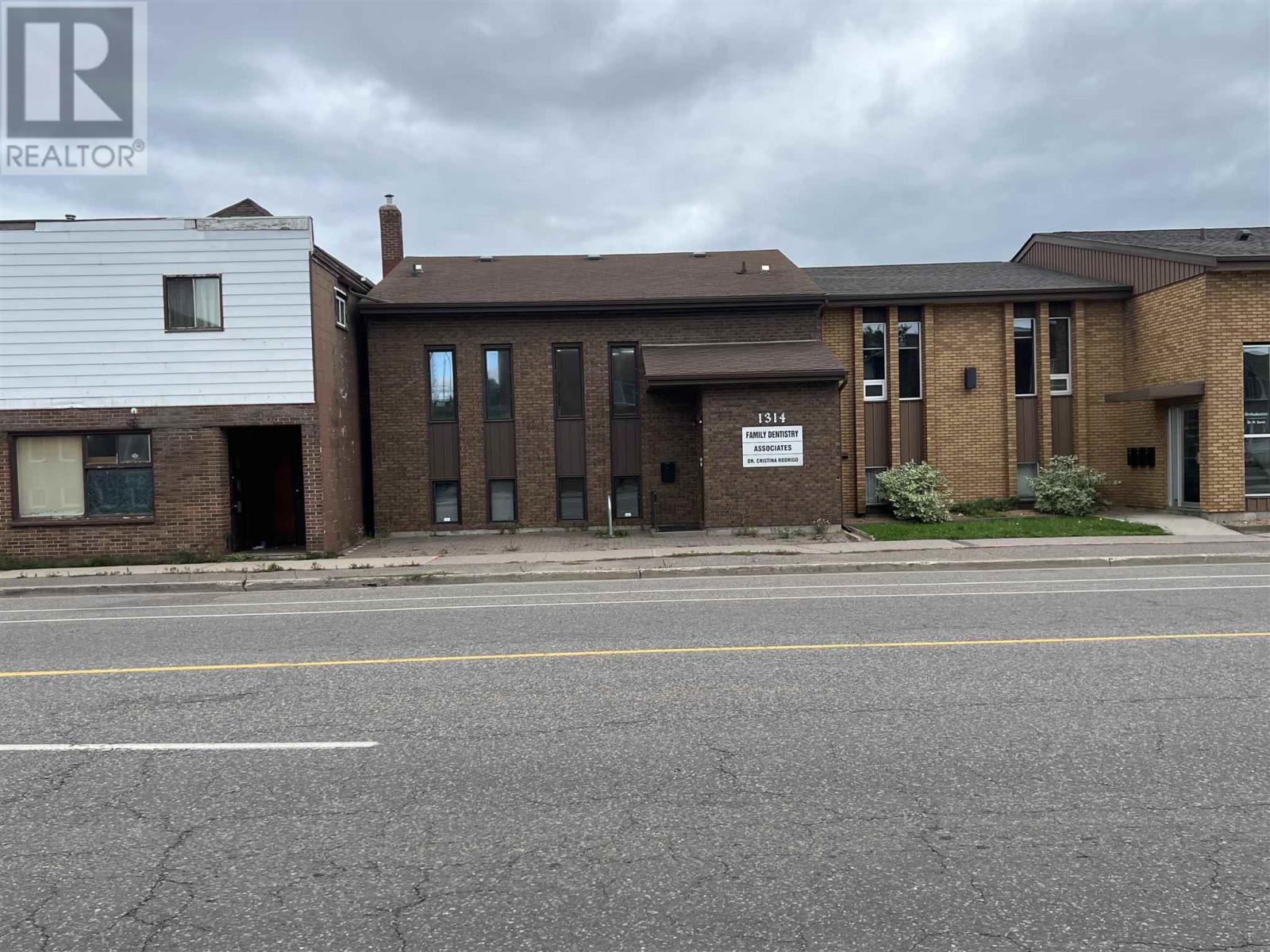 1314 Victoria Ave, Thunder Bay, Ontario  P7C 1C2 - Photo 3 - TB252482