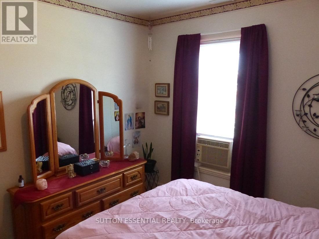 71 Russell Street E, Smiths Falls, Ontario  K7A 1G5 - Photo 13 - X12338904