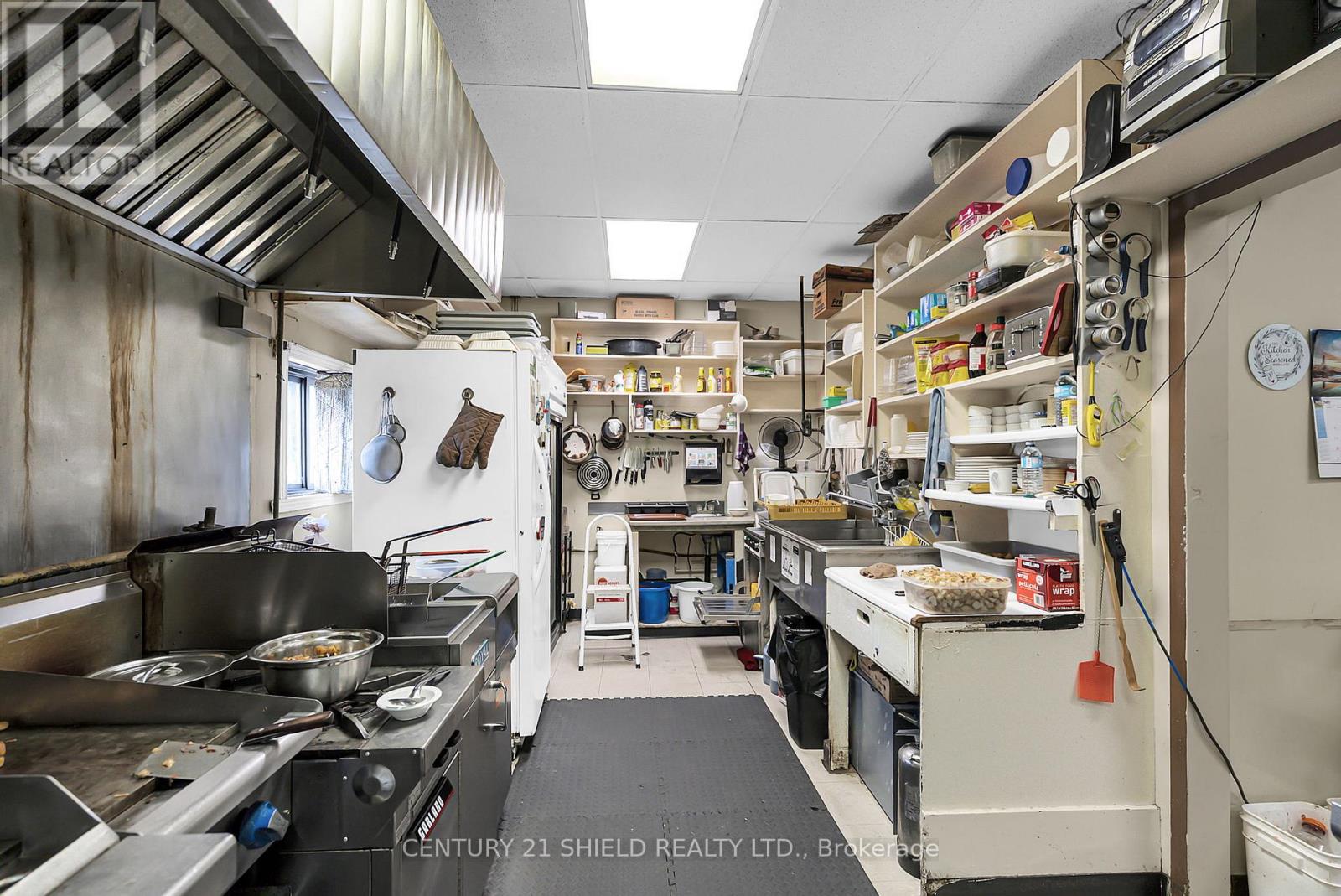 120 Tollgate Street W, Cornwall, Ontario  K6J 5M3 - Photo 6 - X12338982