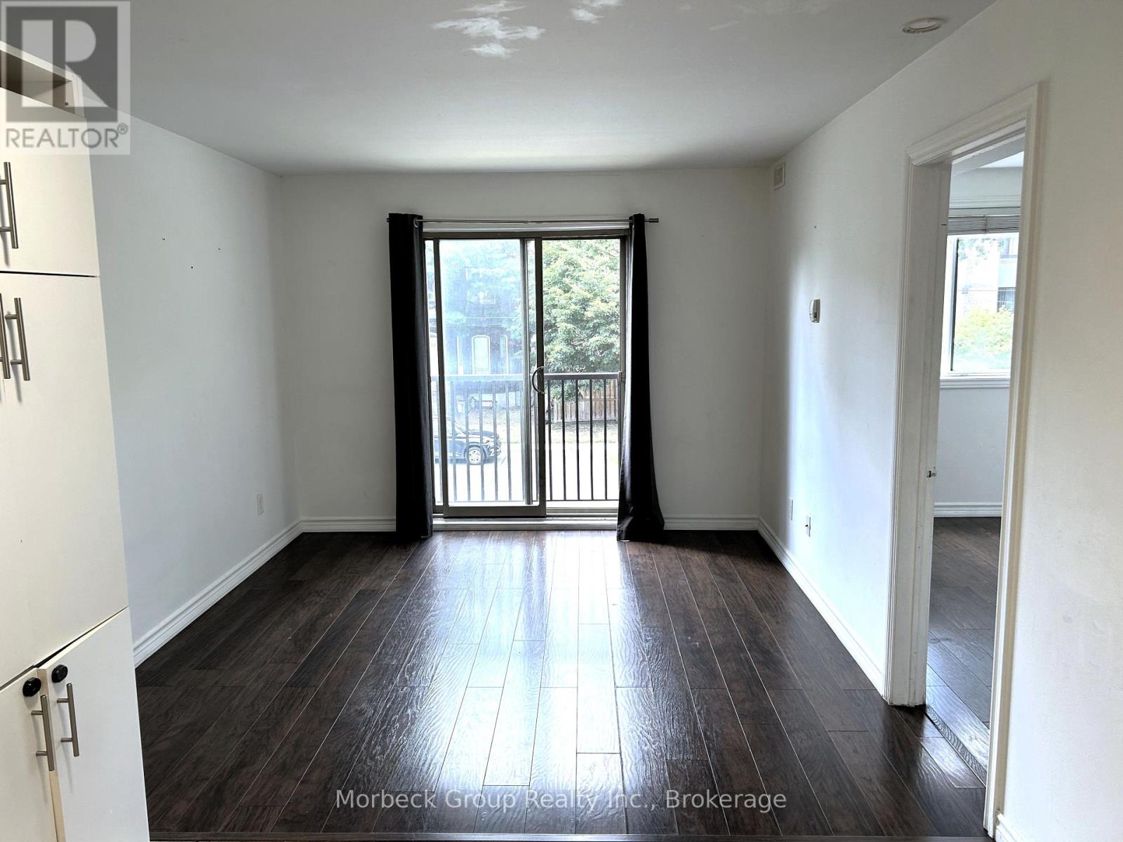 208 - 28 Victoria Avenue N, Hamilton, Ontario  L8L 5E1 - Photo 4 - X12316412