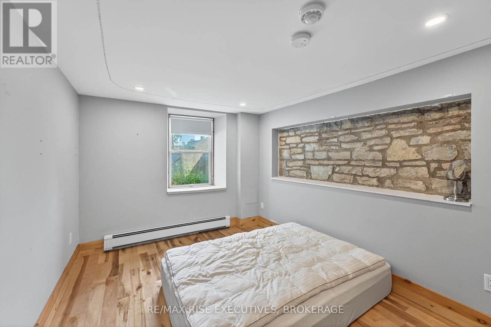 160 King Street E, Kingston, Ontario  K7L 3A2 - Photo 10 - X12339071