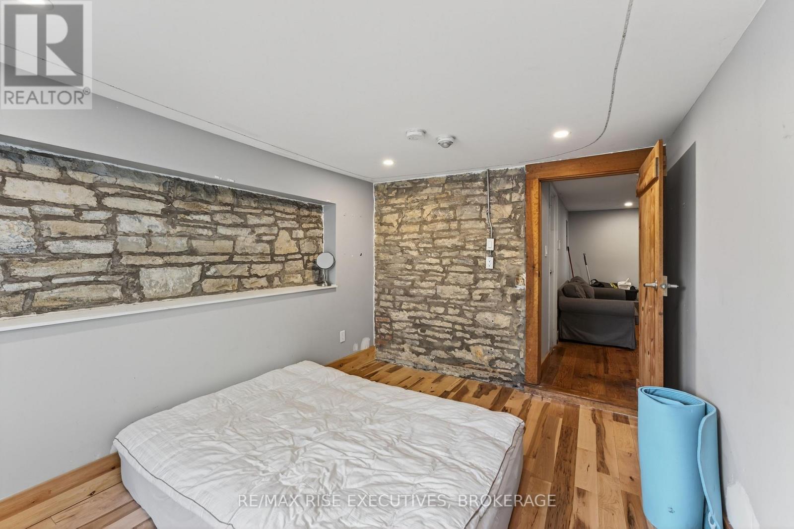160 King Street E, Kingston, Ontario  K7L 3A2 - Photo 11 - X12339071