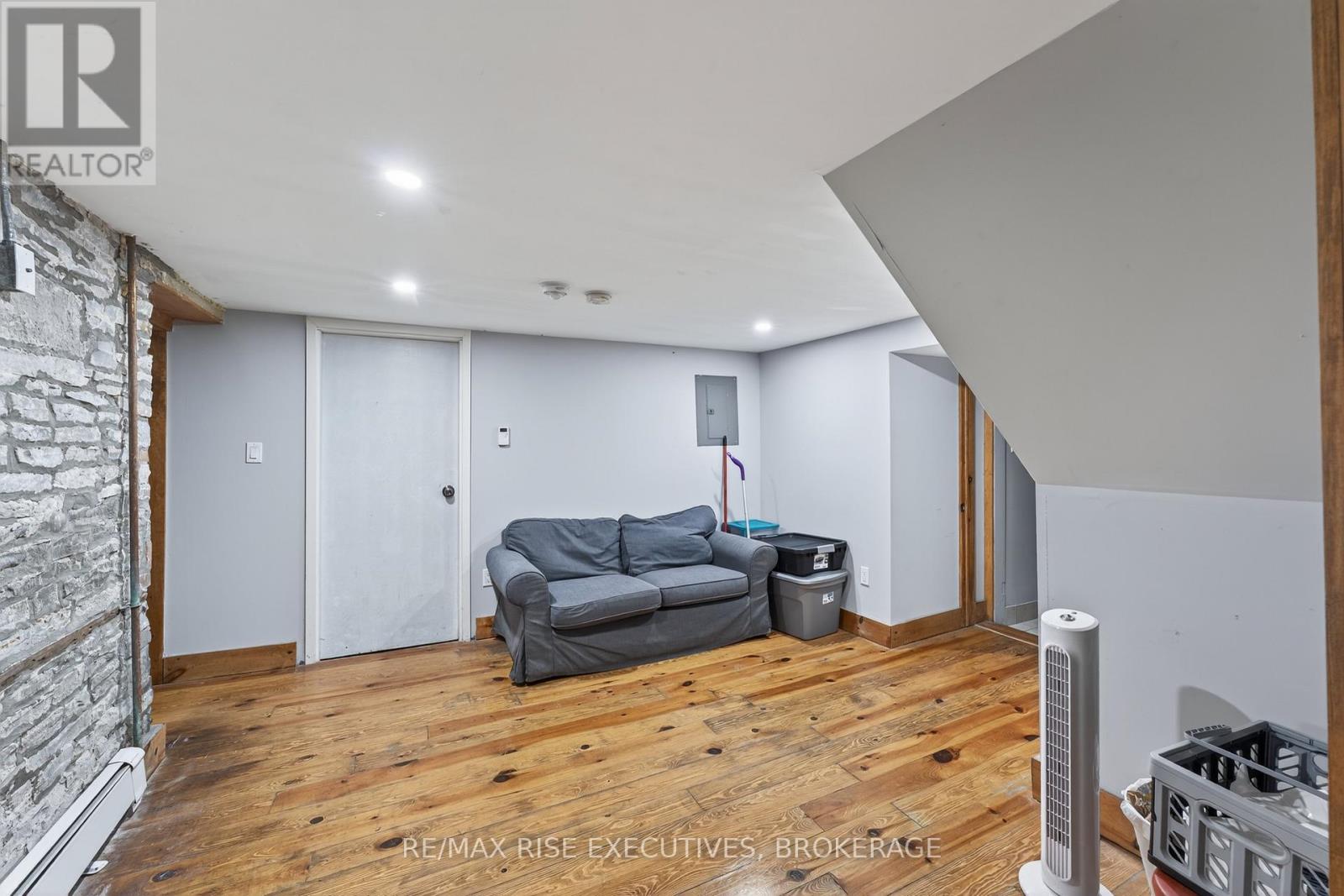 160 King Street E, Kingston, Ontario  K7L 3A2 - Photo 8 - X12339071