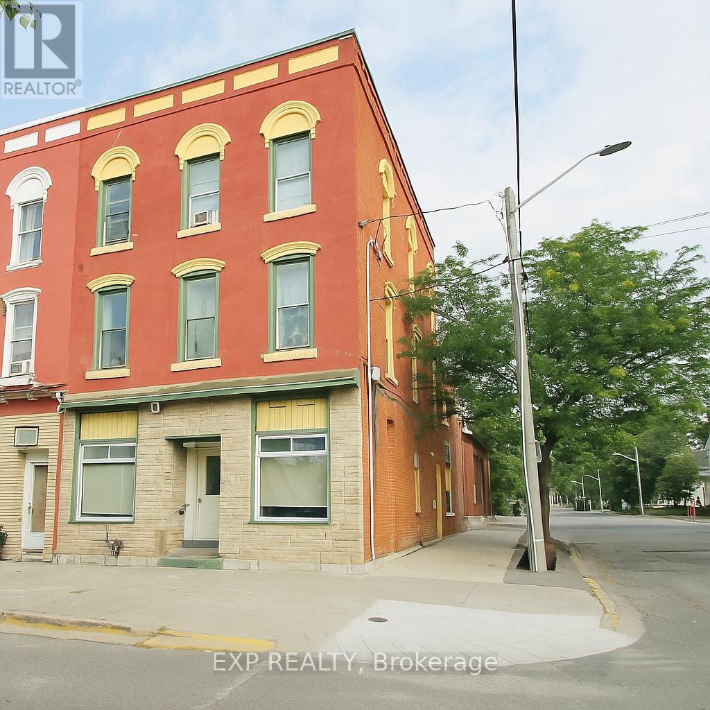 27 MARKET SQUARE, Greater Napanee, Ontario