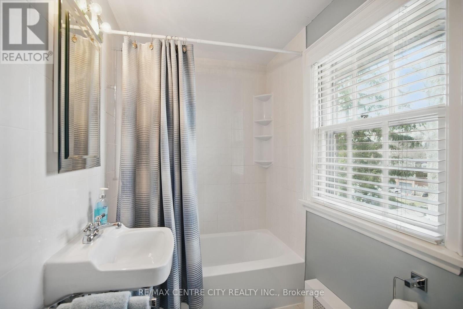 129 Wychwood Place, London North, Ontario  N6G 1S7 - Photo 21 - X12339106