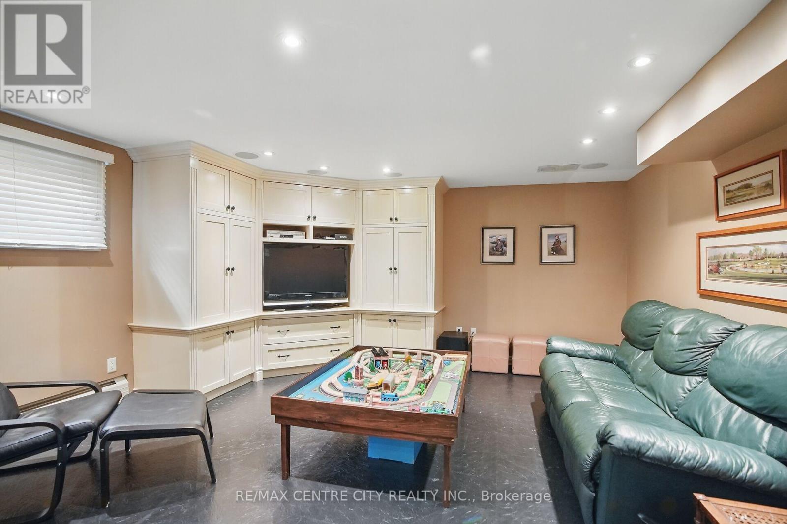 129 Wychwood Place, London North, Ontario  N6G 1S7 - Photo 32 - X12339106