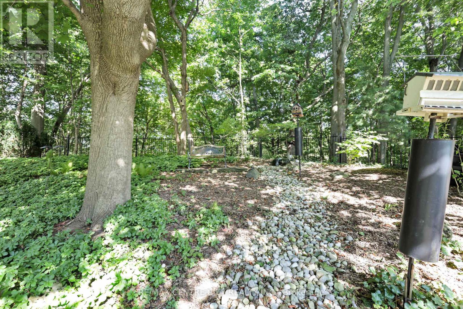 129 Wychwood Place, London North, Ontario  N6G 1S7 - Photo 44 - X12339106