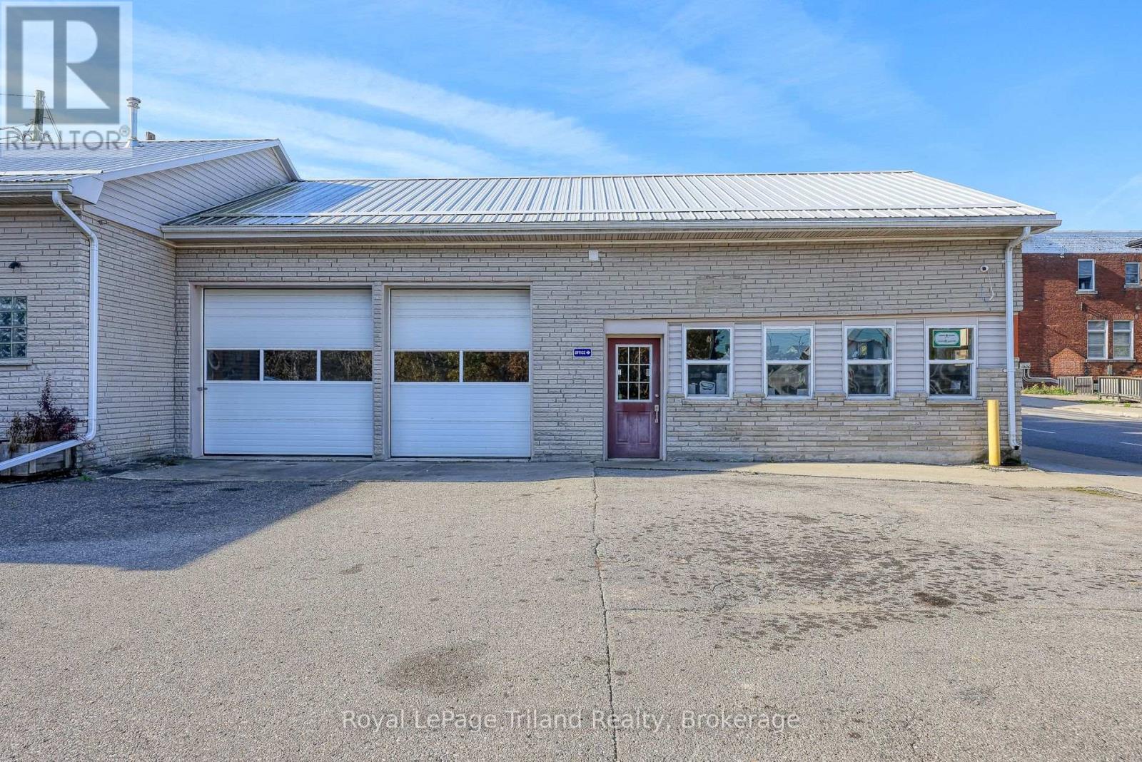22 Charles Street East Street E, Ingersoll, Ontario  N5C 1J4 - Photo 3 - X12098201